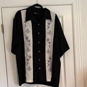 Men's Black and White Button-Up Shirt